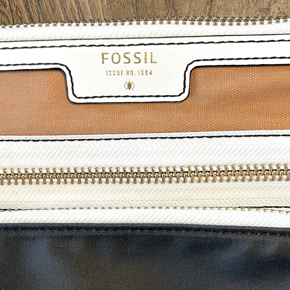 FOSSIL CROSS BODY BAG Black/Tan/White Zip Pockets Adjustable Strap Like New! - Picture 2 of 4